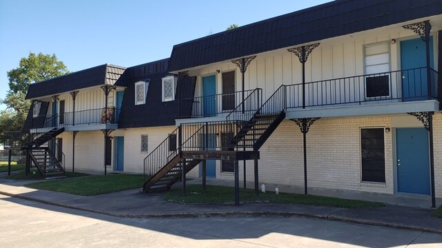 Primary Photo - 206 N Pine Ave