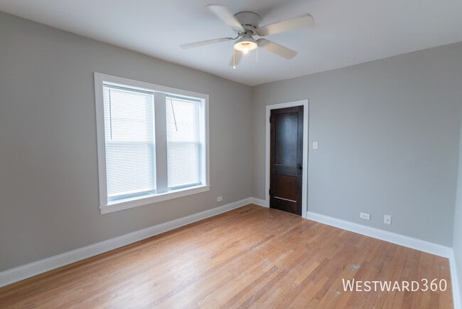 Building Photo - 4344 N Mozart-2E
