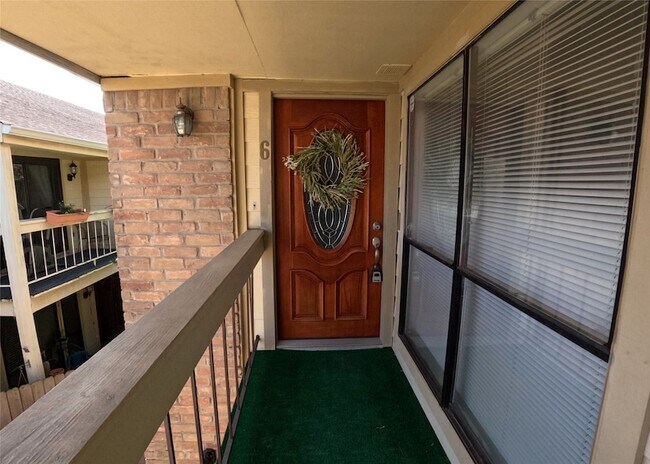 Building Photo - 1881 Bering Dr