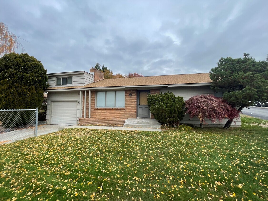 Primary Photo - Now renting 3 bedroom House