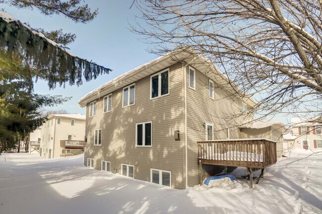 Not pictured: this unit has Basement Walkout - 6107 White Pine Way