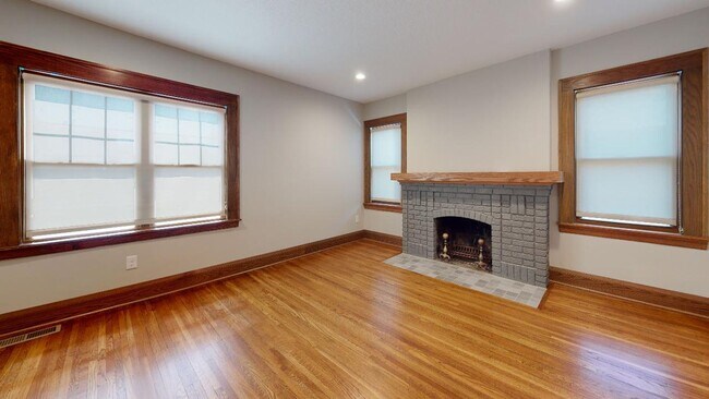 Building Photo - Modern 10 Bedroom House Close to U of M Ca...