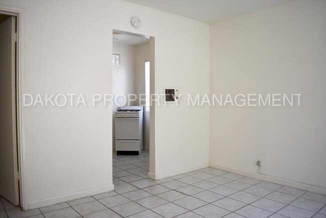 Foto del edificio - PB STUDIO ALL UTILITIES INCLUDED