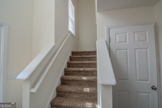 Foto del edificio - 28 Greystone Ridge