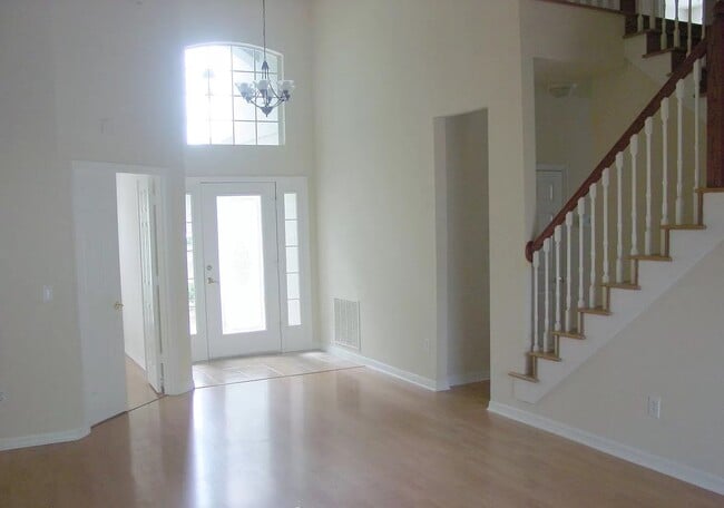 Building Photo - 1553 Cherry Ridge Dr