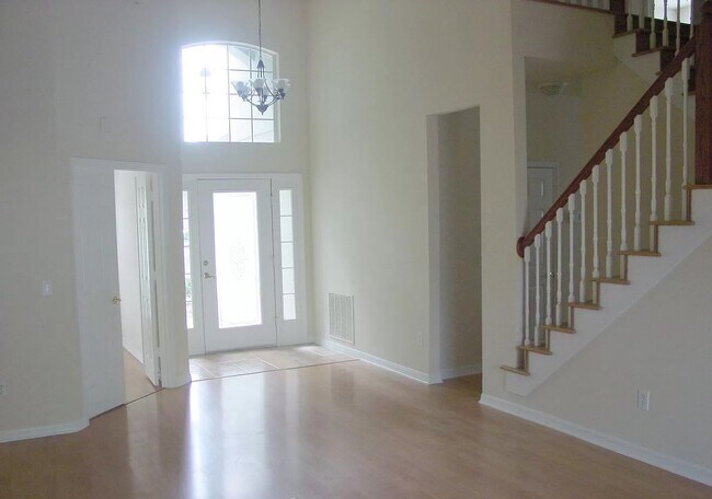 Foto del edificio - 1553 Cherry Ridge Dr