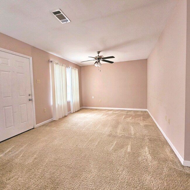 Building Photo - 718 N Turnbull Dr