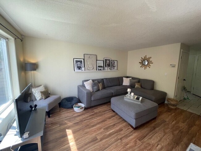 Foto del edificio - Fabulous NE 3 Bed 2.5 Bath House- Alberta ...