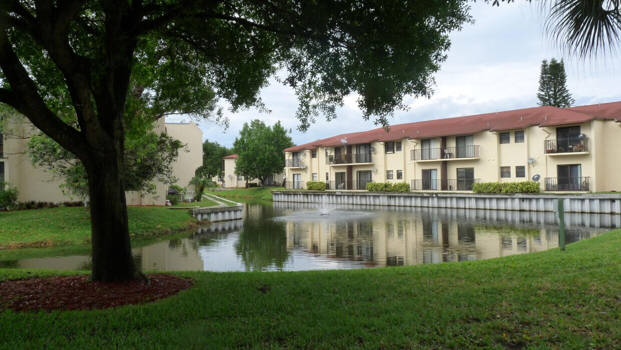 Primary Photo - 2050 Oleander Blvd
