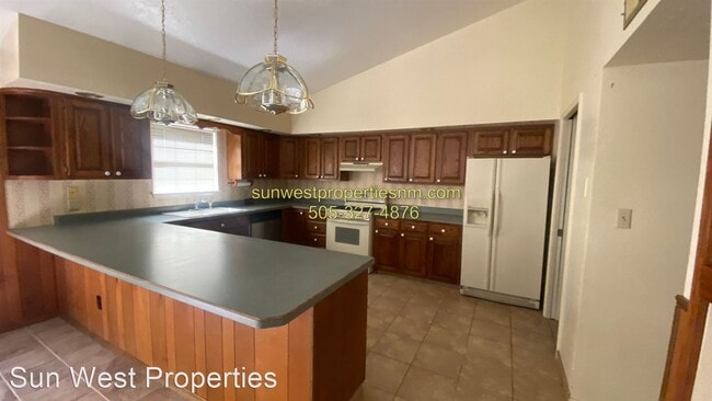 Building Photo - 3 br, 2 bath House - 608 W. Ross St.