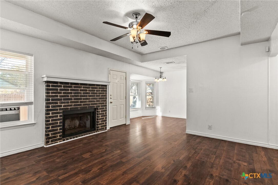 Foto del edificio - 2309 Hidden Hill Dr
