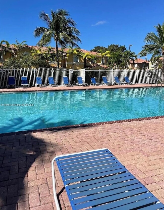 Foto principal - 8362 NW 107 Ct
