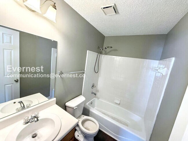 Foto del edificio - 5149 Falling Creek Ln