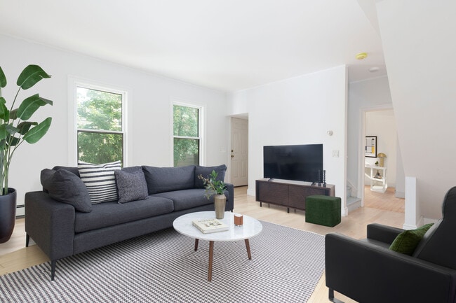 Building Photo - 513 Putnam Ave