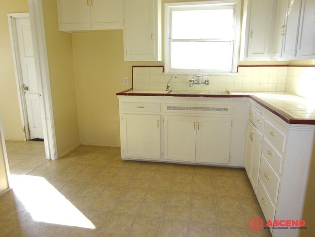 Building Photo - Cute 3 Bedroom Home!