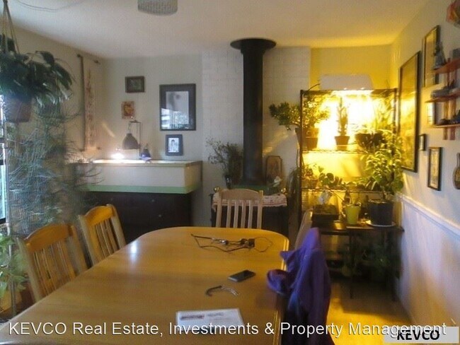 Building Photo - 3 br, 1.5 bath House - 832 Gallup Rd