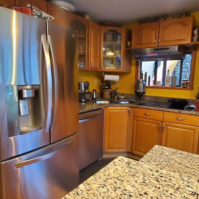 Kitchen - 191 Elliot St