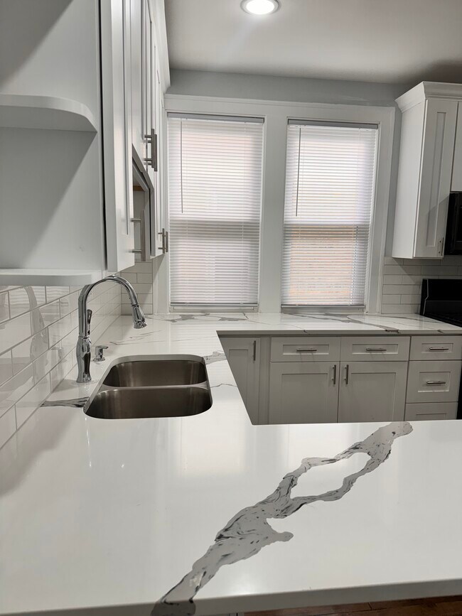 Foto del edificio - 2950 N Lowell Ave