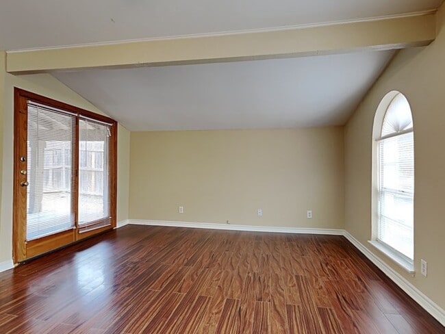 Building Photo - Close to Lake Lewisville!