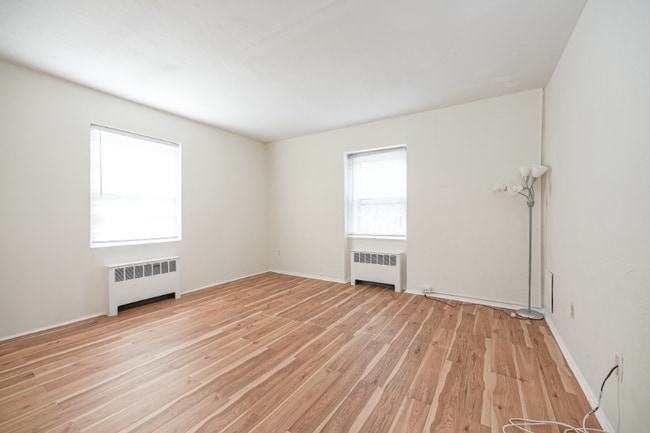 Foto del edificio - 671 Franklin Pl