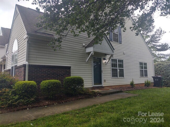 Foto del edificio - 8810 Scotch Heather Way