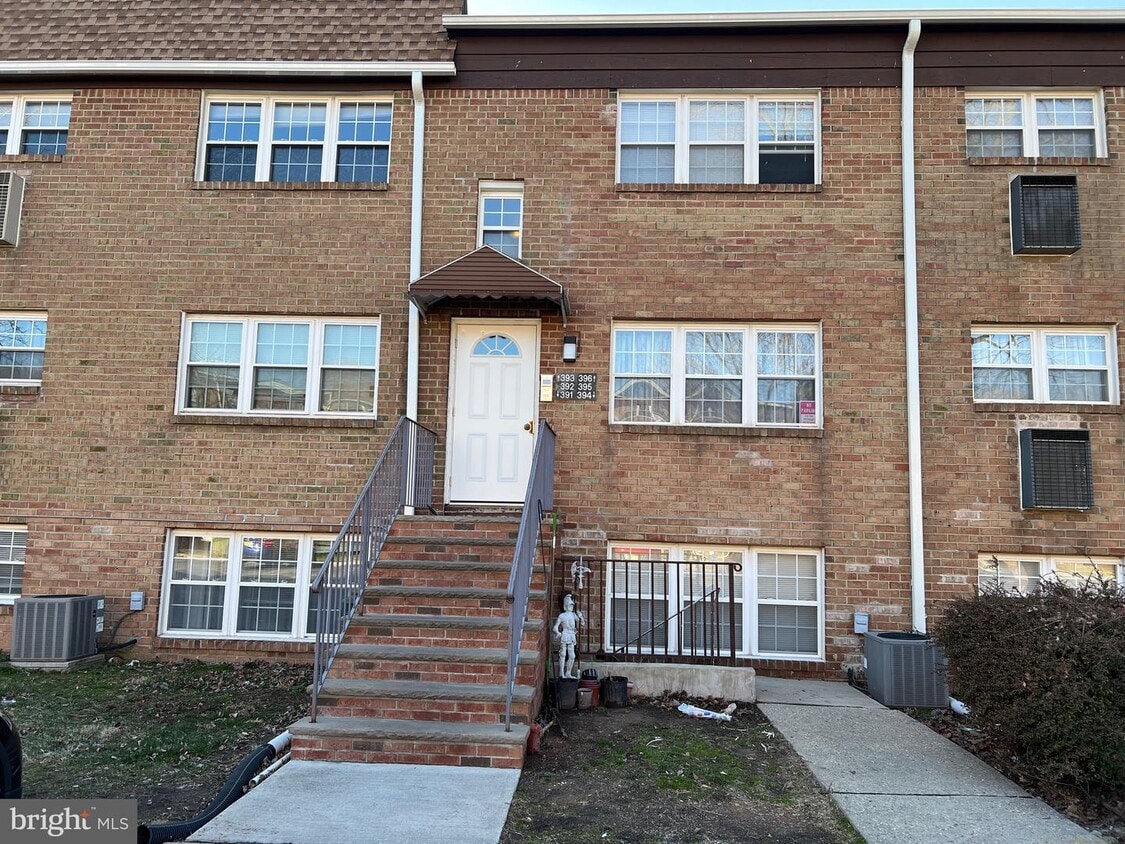 391 College Dr, Edison, NJ 08817 Room for Rent in Edison, NJ