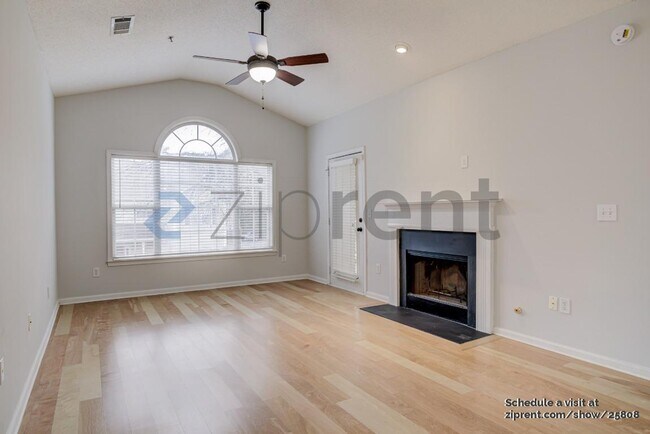 Foto del edificio - 603 Spring Heights Ln