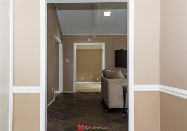 Building Photo - 3323 Brookhaven Club Dr