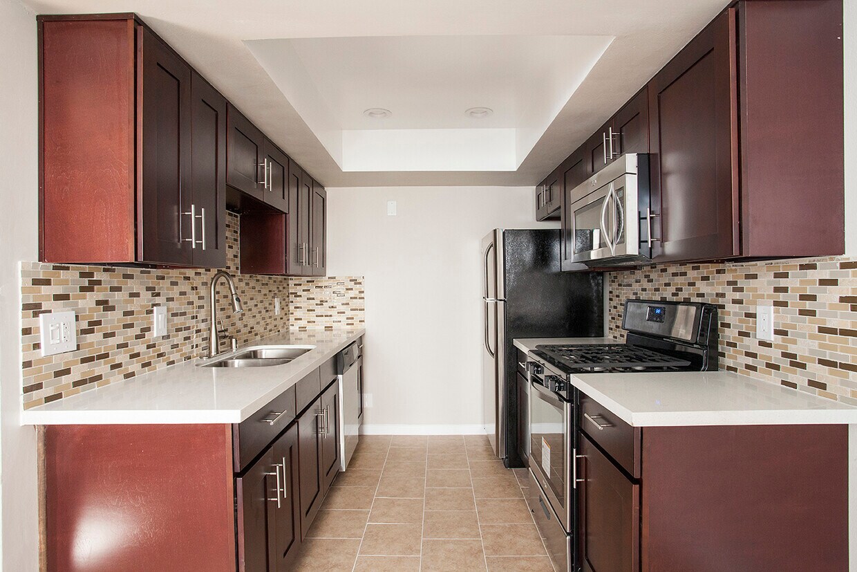 Foto principal - 2340 N Ontario St