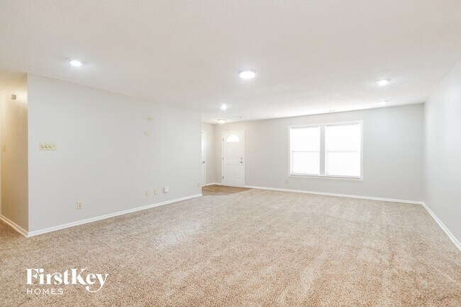 Building Photo - 6633 Sonesta Dr