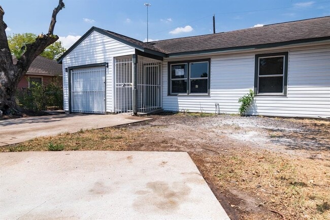 Building Photo - 5505 Malmedy Rd