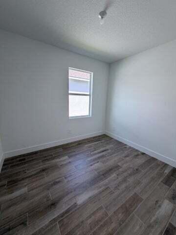 Building Photo - 6560 SE Pk Trce Dr