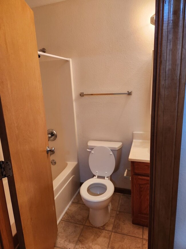 Building Photo - 3206 Elm Grove Dr