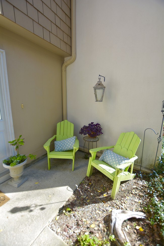 Building Photo - Available Furnished For $300 More Per Month