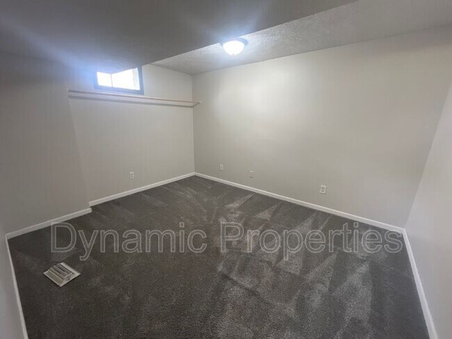 Foto del edificio - 7009 S 79th St