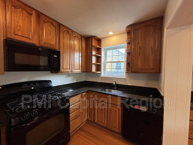 Building Photo - 8710 Maywood Ave