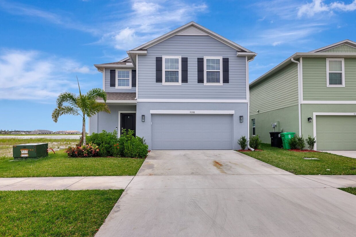 Primary Photo - New 5 bedroom 3.5 bath with over 3000 livi...