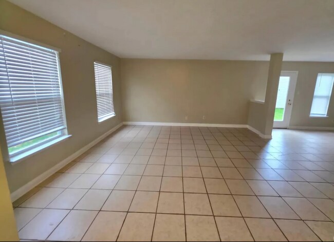 Foto del edificio - 2743 Brewster Ln