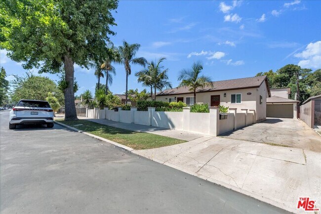 Foto del edificio - 6913 Encino Ave