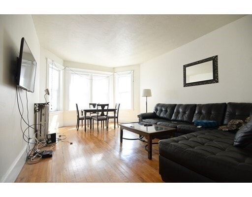 Building Photo - 15 Parkman St