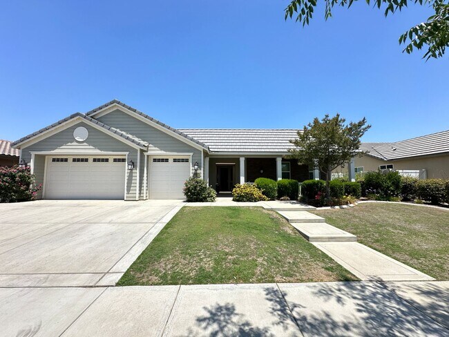 Building Photo - Beautiful House in gated community w/ Solar!