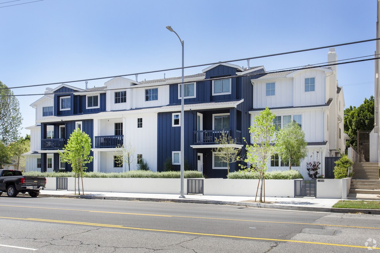 Toluca Village Apartments in Toluca Lake, CA