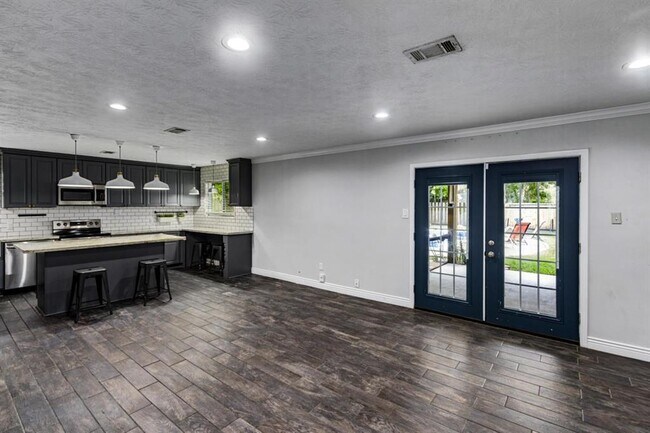 Building Photo - 9065 Landis Dr