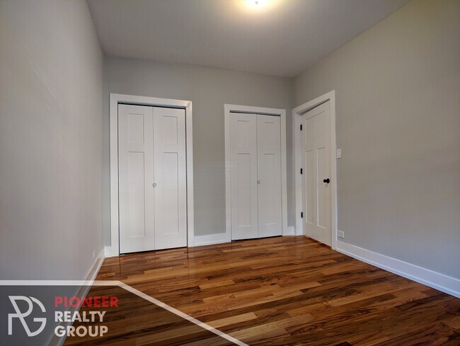 Foto del edificio - 3720 N Pine Grove Ave