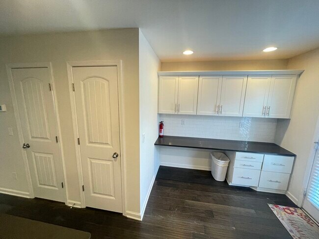 Building Photo - Villages of Riverwood townhome with 2 bedr...