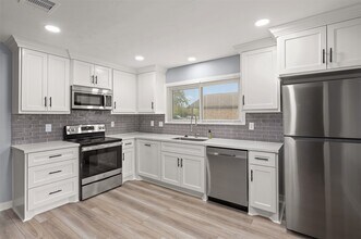 Building Photo - 3314 1st Ave S