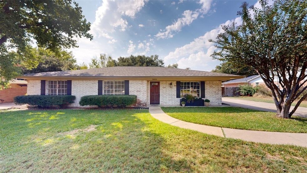 Foto principal - 3800 Windridge Dr
