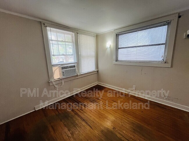 Building Photo - 724 1/2 W Central Avenue