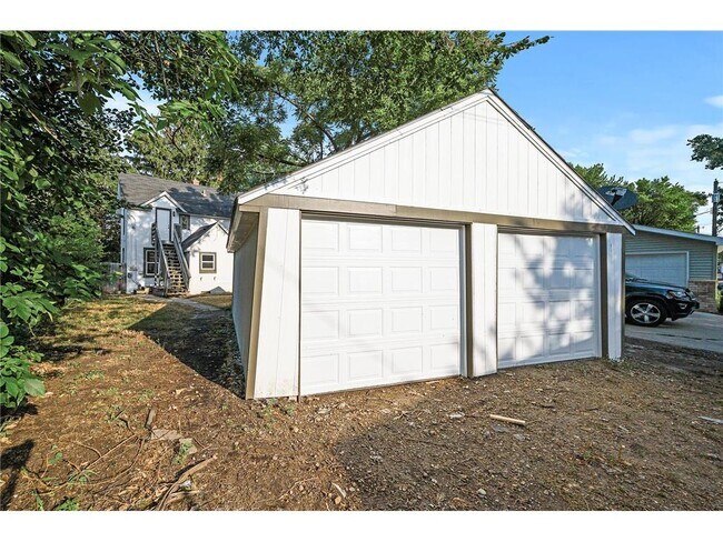 Building Photo - 3606 N Bryant Ave