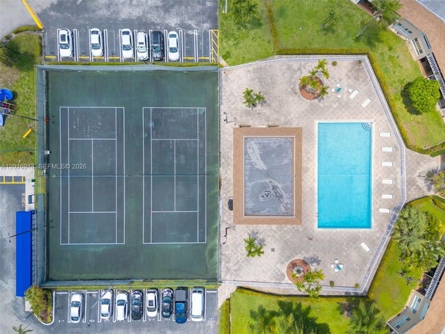 Foto del edificio - 7400 Miami Lakes Dr